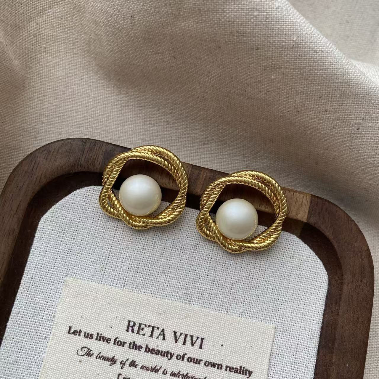 Twisted rope pearl stud earrings