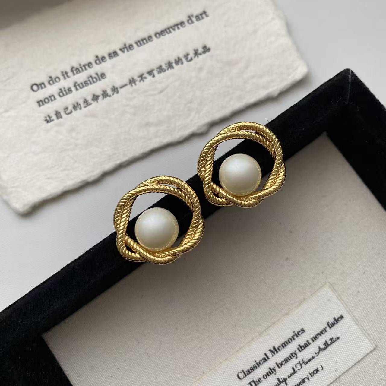 Twisted rope pearl stud earrings